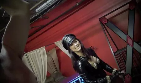 रोलर ब्लेड पर गेमर लड़की लिली राडार को कड़ी सेक्सी मूवी फुल एचडी हिंदी में मेहनत से पकड़ा जाता है