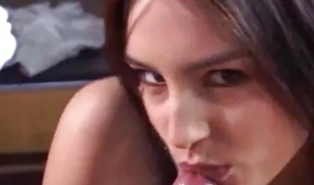 कॉलेज के किशोर जंगली न्यू हिंदी सेक्सी मूवी छात्रावास में पहुंचते हैं