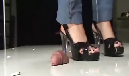 जिमनास्ट पत्नी सोफे पर सेक्सी मूवी हिंदी गड़बड़ हो जाता है