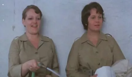 एक लाल कोर्सेट और हिंदी सेक्सी एचडी मूवी वीडियो मोज़ा में लंदन कमबख्त