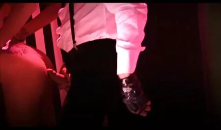 अत्यधिक गहरे गले वाला स्तन हिंदी सेक्सी मूवी वीडियो