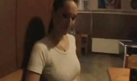 जांच के दौरान सुनहरे बालों वाला बम वास्तव में सींग का बना हिंदी की सेक्सी मूवी हुआ है