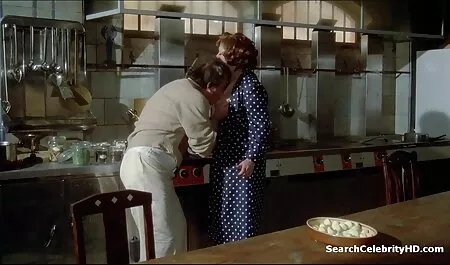 तौलिया गिर जाता है सेक्सी वीडियो फुल फिल्म