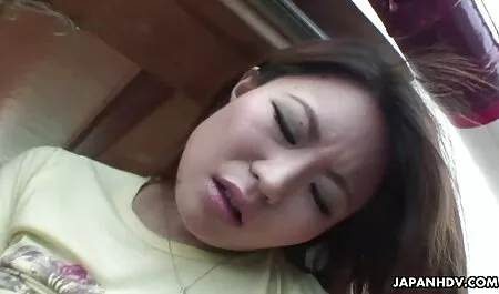 बारटेंडर एक दोस्त के साथ हिंदी सेक्सी मूवी BBW शेयर करता है